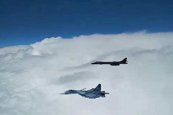 روسیه یک فروند بمب افکن بی-۵۲ آمریکا را رهگیری کرد