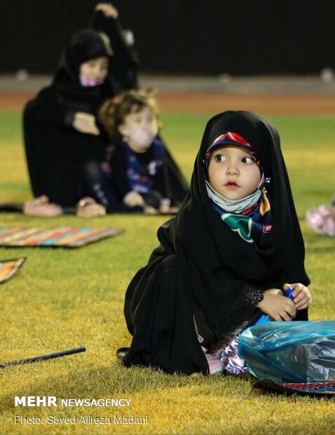 عزاداری شب عاشورا در ورزشگاه شهدا اسلامشهر