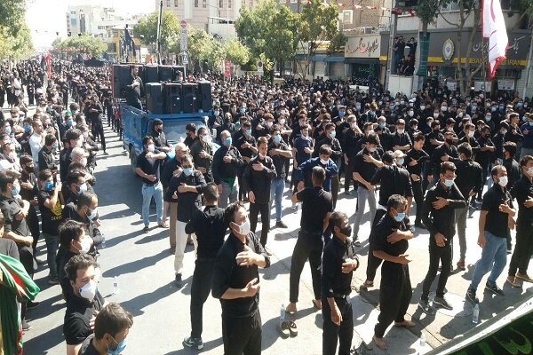 اجتماع هزاران نفر از افغانستانی‌های مقیم مشهد در عاشورای حسینی
