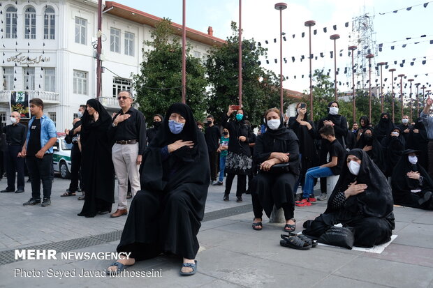 İran'ın Reşt kentinde Kerbela matemi töreni