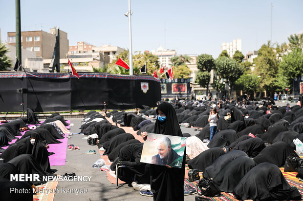 Tahran'da Aşura matem töreni düzenlendi