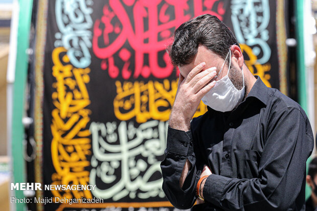 اقامه نماز ظهر عاشورا در مهریز یزد