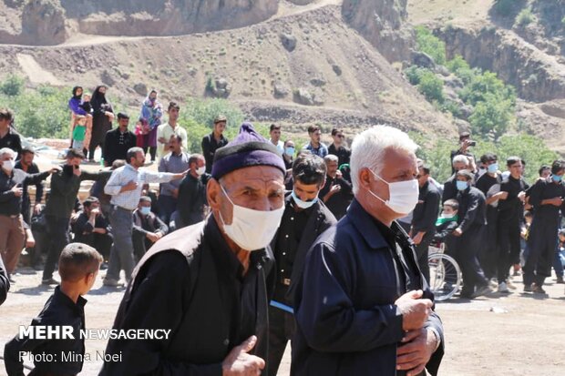 عزاداری روز عاشورا در روستای آلمالو عجب‌شیر