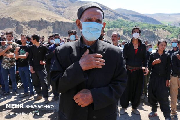 عزاداری روز عاشورا در روستای آلمالو عجب‌شیر