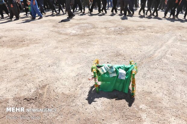 عزاداری روز عاشورا در روستای آلمالو عجب‌شیر