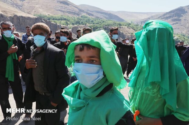 عزاداری روز عاشورا در روستای آلمالو عجب‌شیر