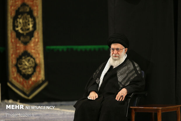 Leader attends 10th eve of Muharram mourning
