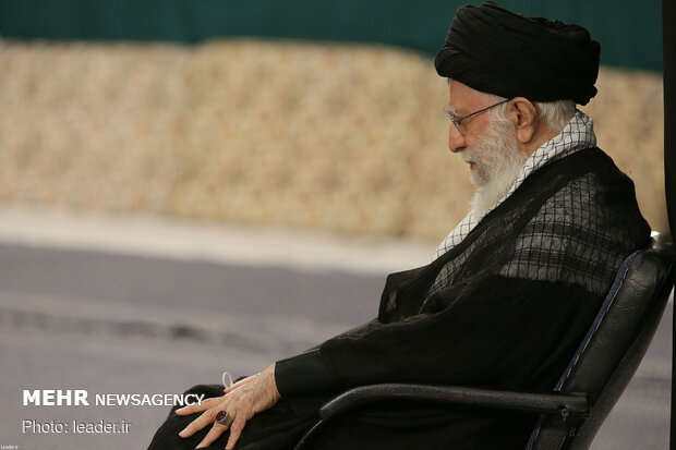 Leader attends 10th eve of Muharram mourning
