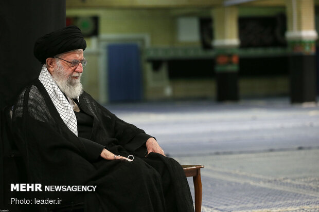 Leader attends 10th eve of Muharram mourning
