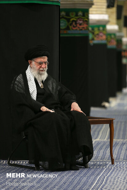 Leader attends 10th eve of Muharram mourning
