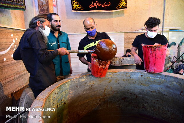 پخت سمنو نذری در روز عاشورا - اصفهان