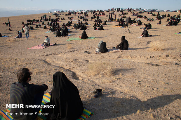 عزاداری روز عاشورا در دل بیابان