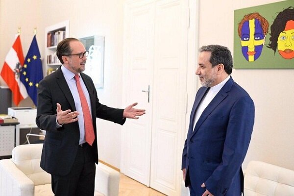 Iran’s deputy FM holds talks with Austrian FM in Vienna