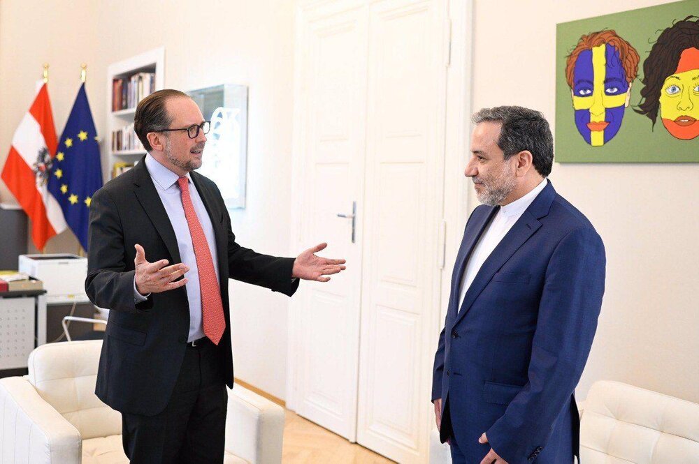 عراقچی با وزیر خارجه اتریش دیدار و گفت‌وگو کرد