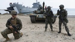 الجيش الأمريكي ينفذ تدريبات براجمات الصواريخ على حدود روسيا