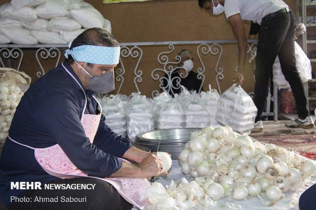 حسینیه شهدای مدافع حرم سمنان، از غذای نذری تا صادرات