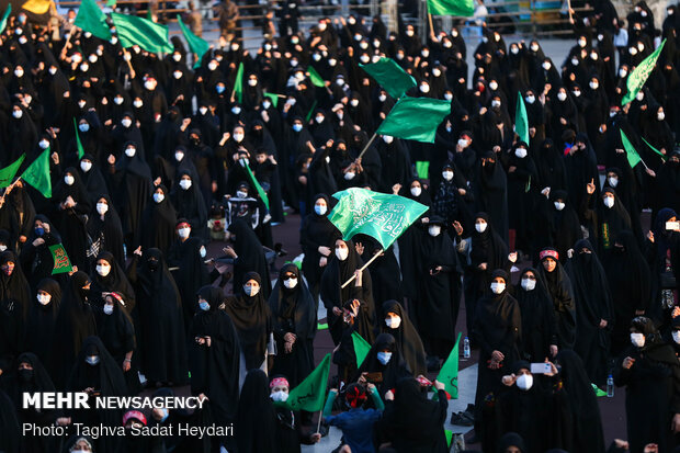 Muharram mourning ceremony at Tehran’s Imam Hossein sq.
