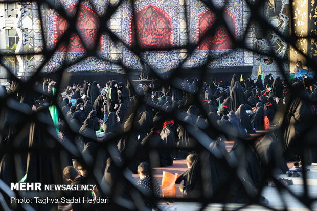 Muharram mourning ceremony at Tehran’s Imam Hossein sq.
