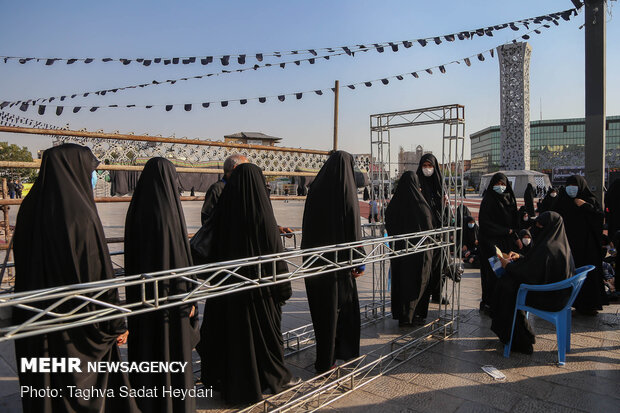 Muharram mourning ceremony at Tehran’s Imam Hossein sq.
