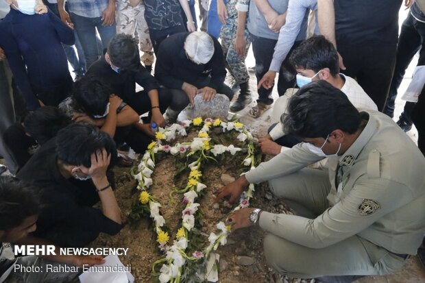 مراسم تشییع محیط‌بان شهید هرمزگانی در بندرلنگه