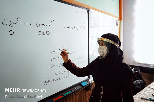 Schools in Hamedan start education year amid pandemic