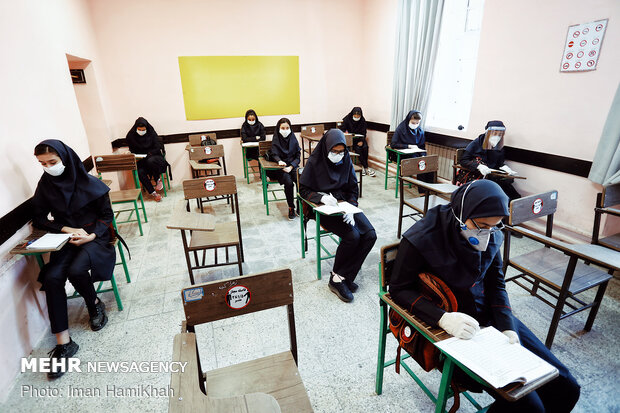 Schools in Hamedan start education year amid pandemic