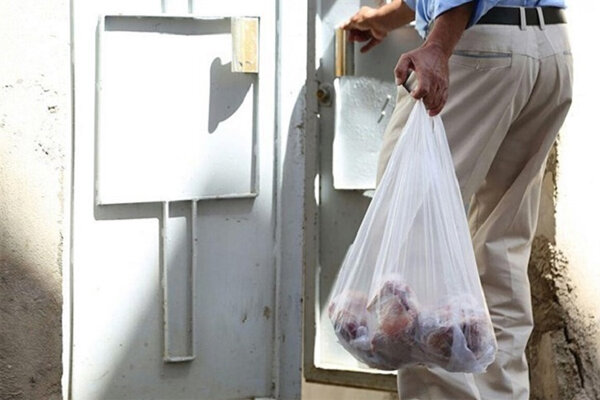 توزیع بیش از ۲۰۰ کیلو گوشت و مرغ گرم بین خانواده های کم برخوردار