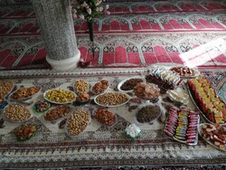 سفره ای پربرکت در ششمین روز از عزای حضرت ثارالله در نگین کوهستان