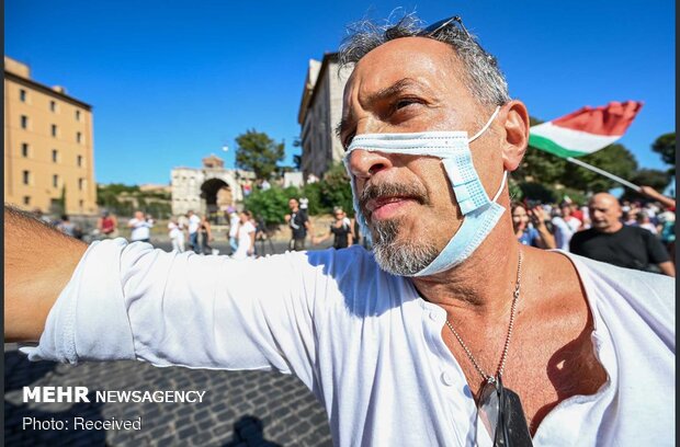 تظاهرات علیه ماسک صورت در ایتالیا