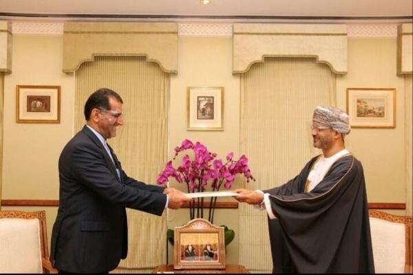 Iranian envoy submits credential to Oman's foreign minister 