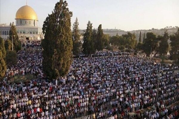 نحو 200 ألف أدّوا صلاة عيد الفطر في المسجد الأقصى