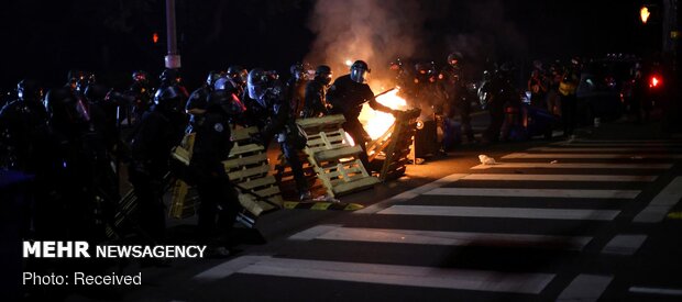 بازداشت دهها معترض در پورتلند آمریکا در صدمین روز اعتراضها