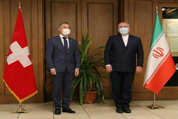 وزیر الخارجیة السویسري یلتقي ظریف في طهران