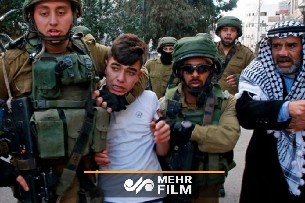 اسرائیلی فوج کا فلسطینی طلباء پر تشدد