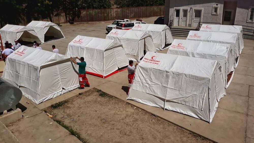 توزیع ۲۰۰۰ چادر امدادی در مناطق زلزله زده خوی