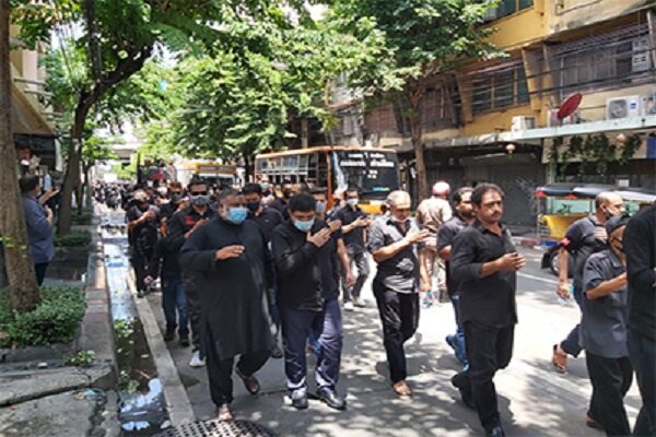 دسته عزاداران حسینی در خیابان‌های بانکوک