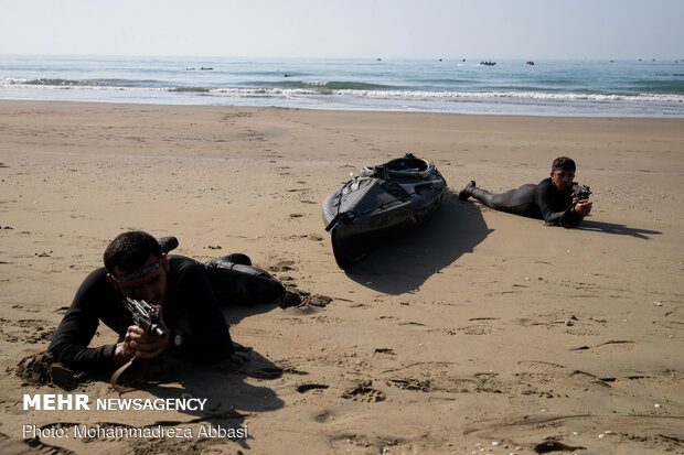 عملیات تاخت آبخاکی تکاوران ارتش به ساحل در رزمایش ذوالفقار ۹۹