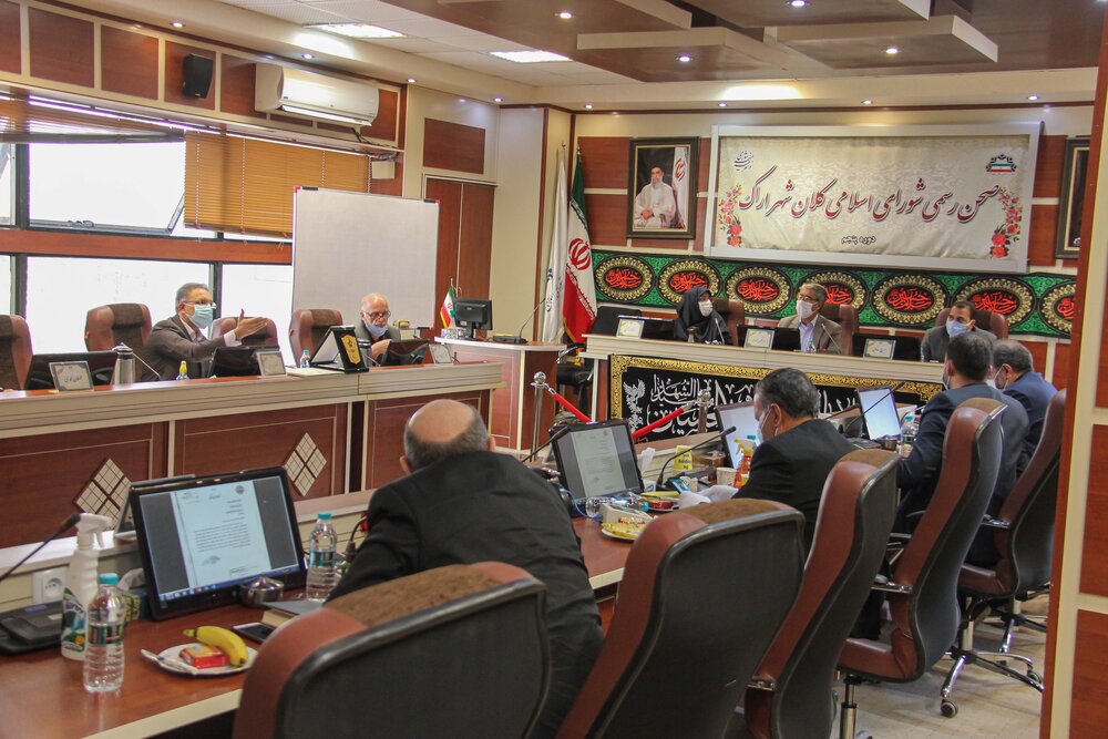 عدم حضور شهردار اراک نطق عضو شورای شهر را به تعویق انداخت