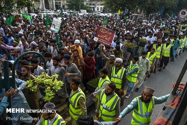 خشم مسلمانان پاکستان از اهانت شارلی ابدو به ساحت پیامبر(ص)