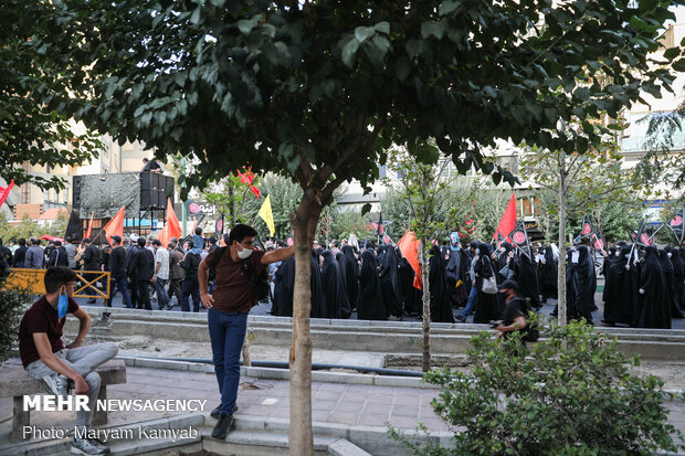 راهپیمایی مردمی در محکومیت اهانت نشریه شارلی ابدو به پیامبر اسلام