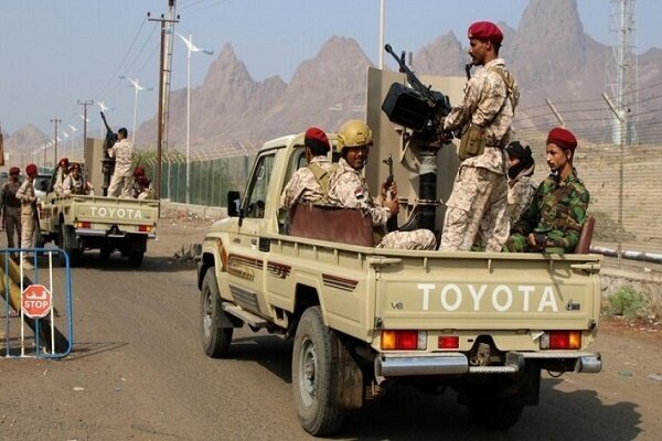 مزدوران سعودی ۱۰ اسیر یمنی را به گلوله بستند