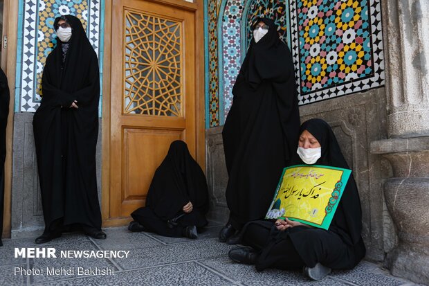 People in Qom protest against Charlie Hebdo's insulting move
