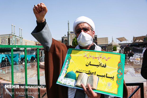 People in Qom protest against Charlie Hebdo's insulting move
