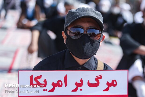 People in Qom protest against Charlie Hebdo's insulting move
