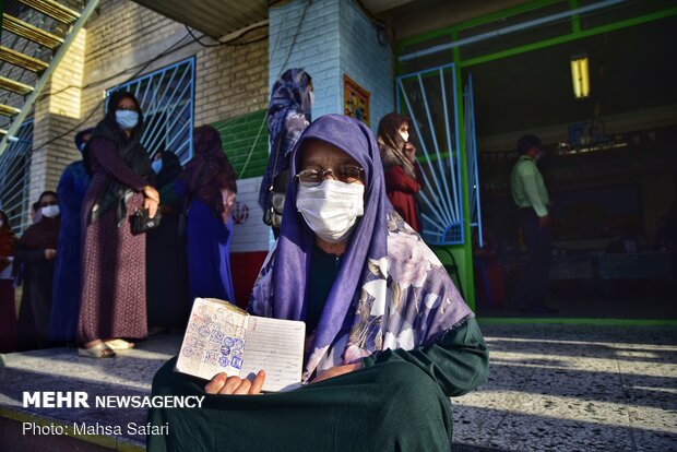 İran'da 2. tur milletvekili seçimlerilerinden fotoğraflar