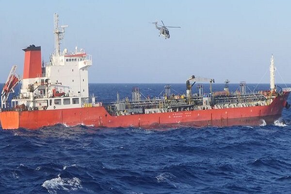 توقیف ناقلة نفط إماراتية لنقل النفط من ميناء بنغازي 
