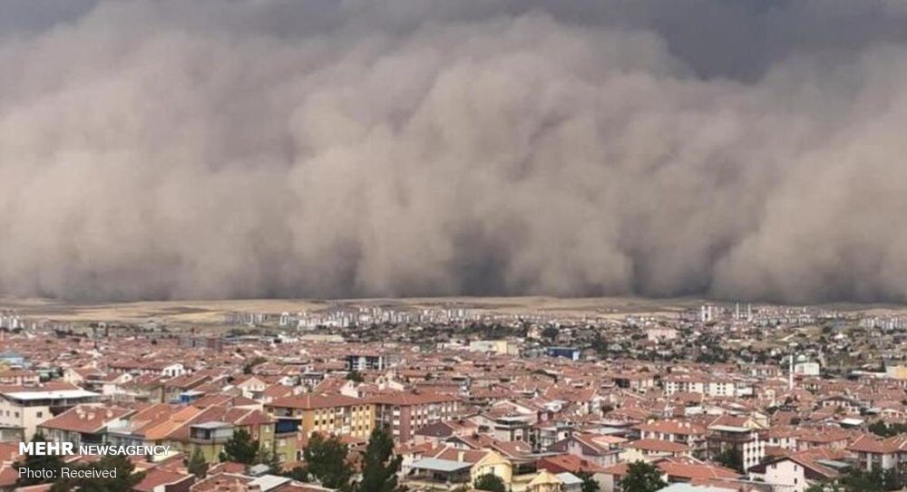 ترکی میں مٹی کے طوفان نے دن کو رات بنادیا