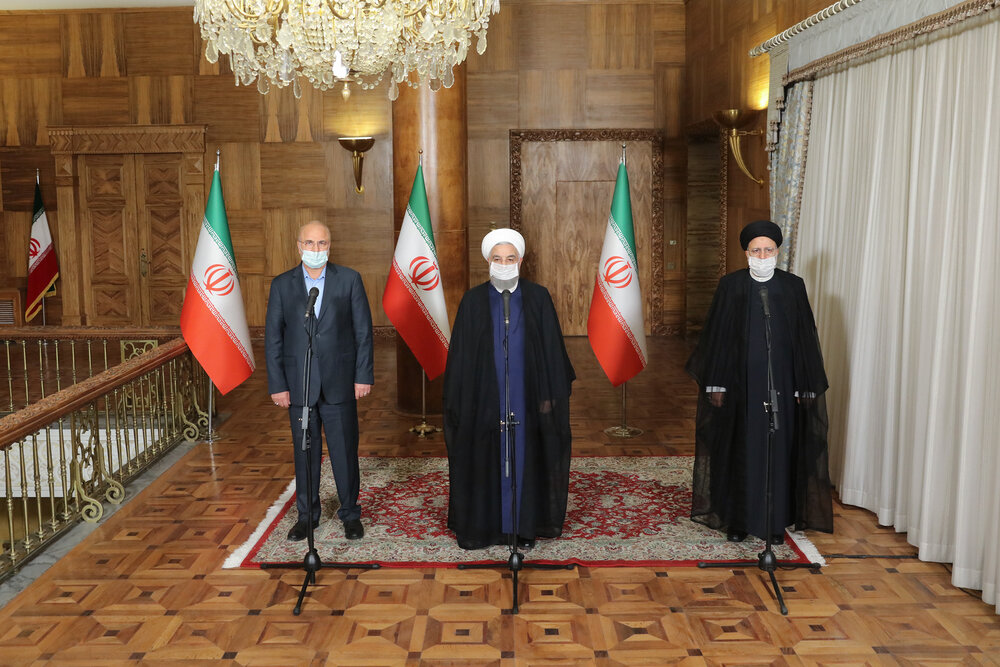 روحاني يؤكد على ضرورة تعاون السلطات الثلاث في البلاد من أجل معالجة المشاكل