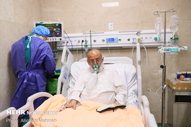 عیادت از شیخ حسین انصاریان در بیمارستان