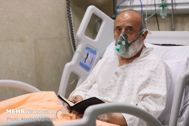 عیادت از شیخ حسین انصاریان در بیمارستان
